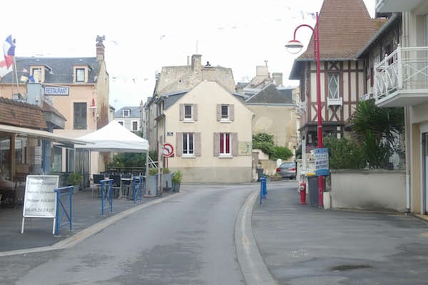 NORMANDY HIKING TOUR Ouistreham to Courseulles sur Mer