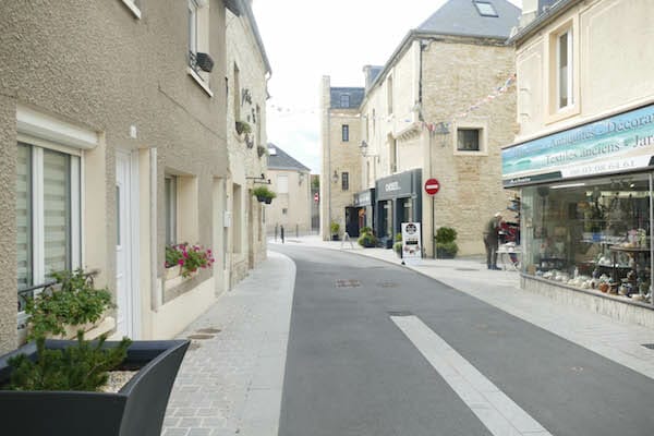 NORMANDY HIKING TOUR Arromanches to Port en Bessin