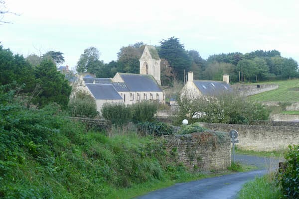 NORMANDY HIKING TOUR Port en Bessin to Colleville