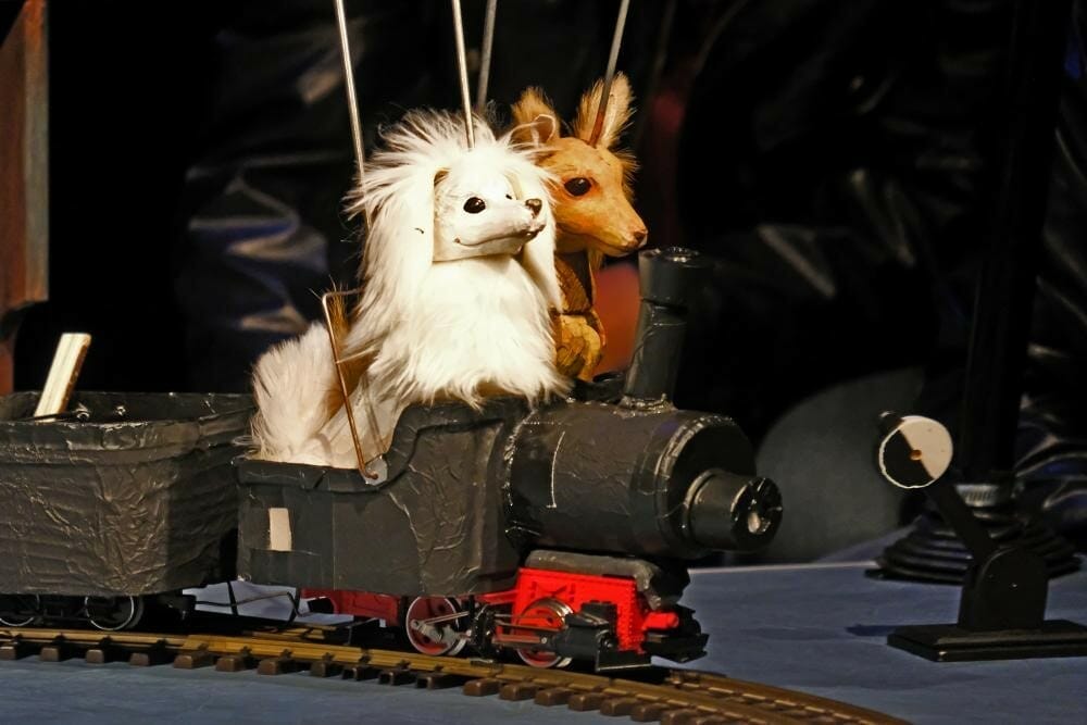 THE 5th Chicago International Puppet Theater Festival CHOO CHOO WHISTLE WOOF