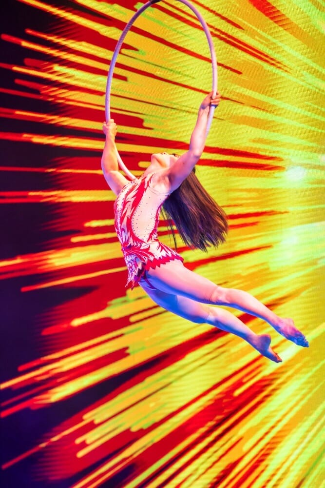 Broadway In Chicago A MAGICAL CIRQUE CHRISTMAS