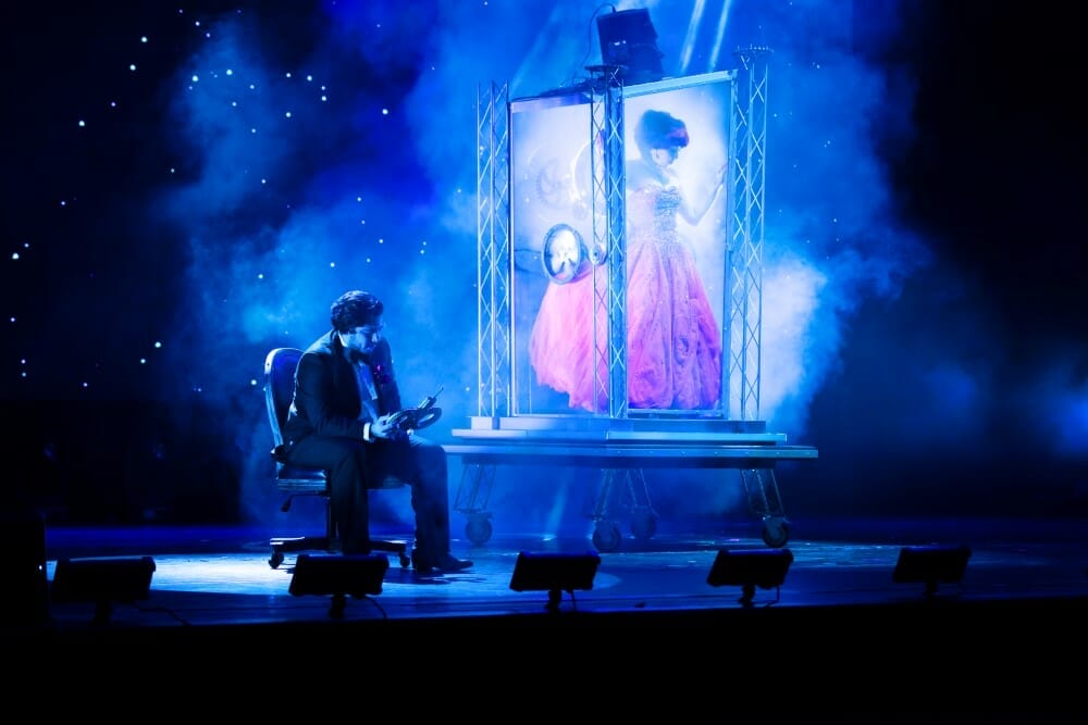 Broadway In Chicago A MAGICAL CIRQUE CHRISTMAS